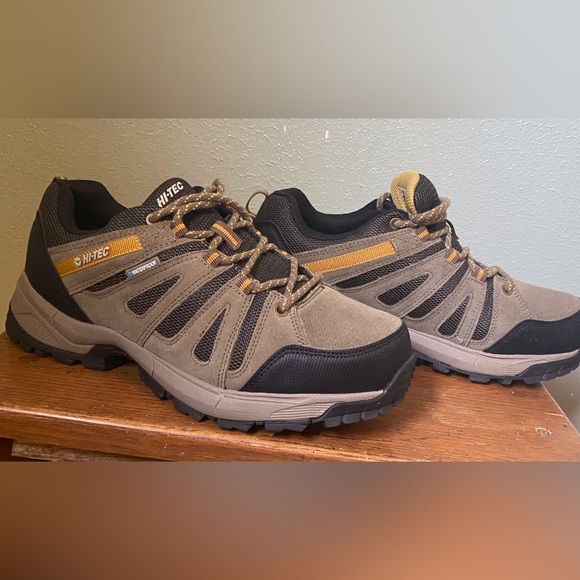 Hi Tec size 7m Hiking shoes - Picture 5 of 5